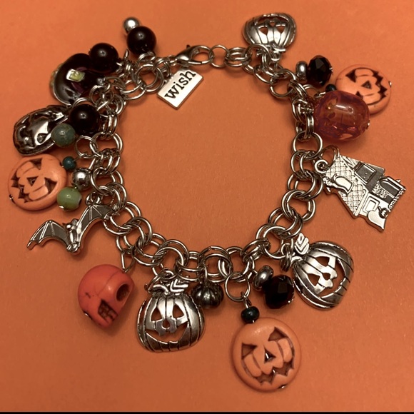 Jewelry - Halloween 🎃 Charm Bracelet Fall Autumn pumpkin 🎃 Fits all.